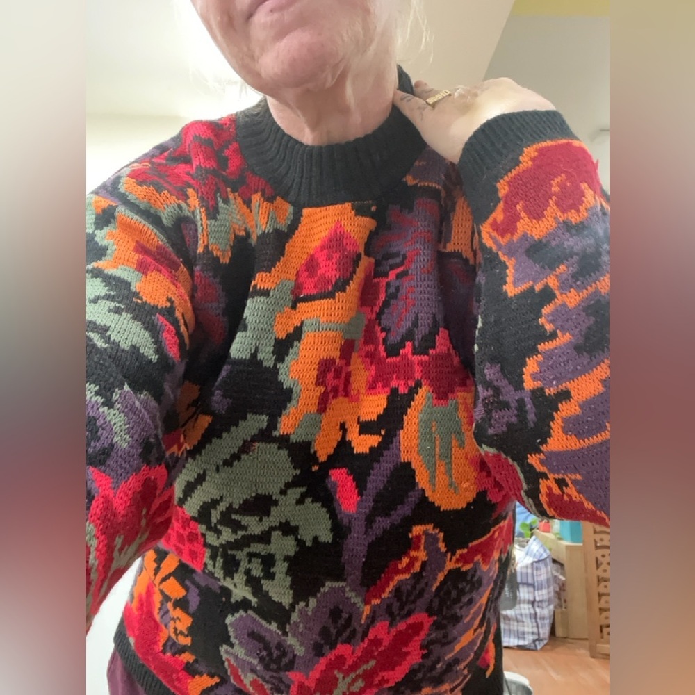 Arielle Vintage Art to wear bold floral knit Sweater-L